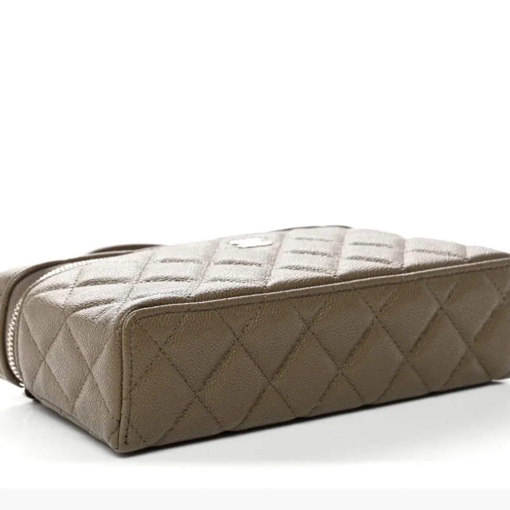 CHANEL Caviar Quilted Top Handle Vanity with Chain - Picture 3 of 4